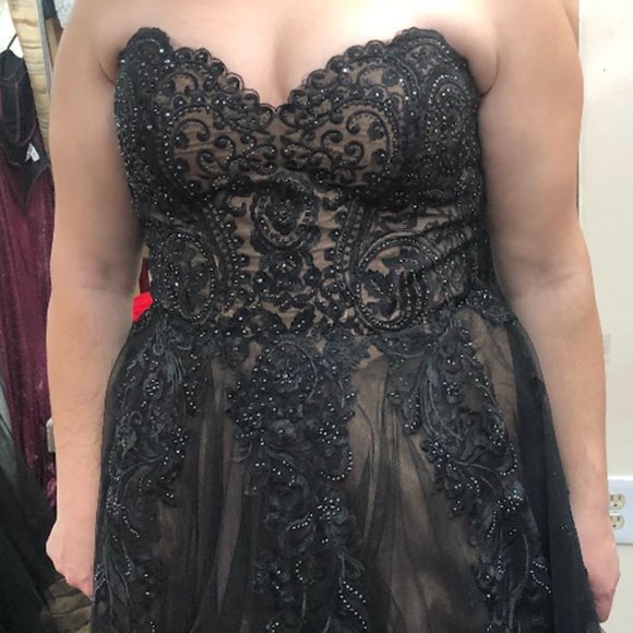 JOVANI PLUS SIZE BALL GOWN - Picture 3 of 6